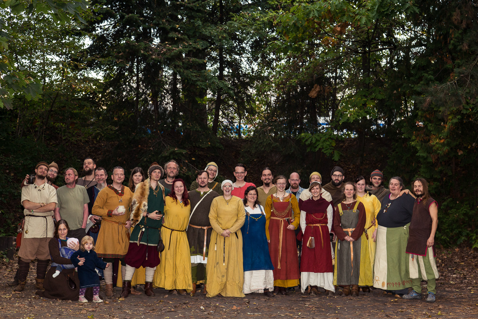 Ein Gruppenfoto des Vereins Libertatis e.V. und der Freunde des Vereins. Aufgenommen auf der Feier zum 10. Jubiläum.
